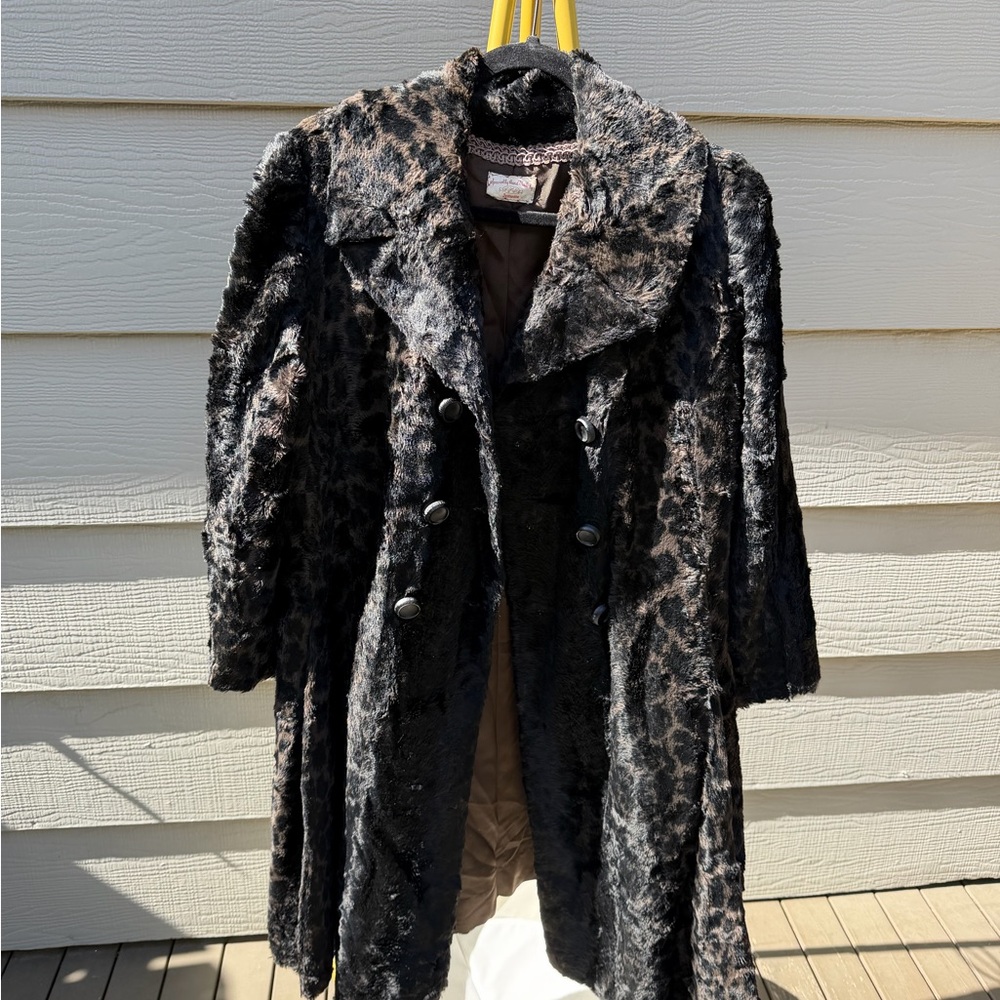 Elegant Black Leopard Print Women's Coat - Picture 6 of 12